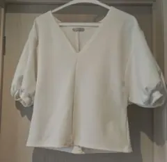 ZARA　Vネック　プルオーバー　パフスリーブ　ホワイト