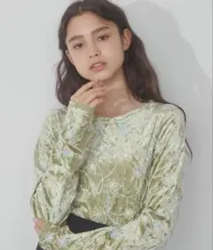 て*様 merry jenny ベロアflower embroidery top