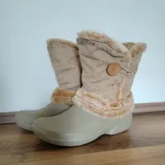 美品　crocs　W7　エレノア　ファーブーツ ムートン　ミドルショート