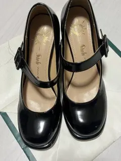 ブラック ストラップ付き パンプス