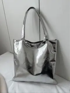 【美品】シルバー メタリック トートバッグ