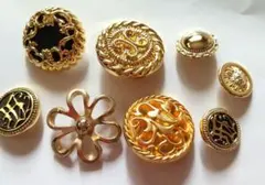 装飾的な金属製ボタン8個セット