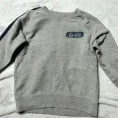 グレー ボタン付き スウェットトレーナー