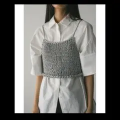 グレー ニットベスト ストラップ付き