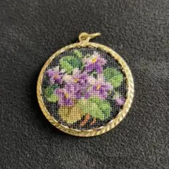 【17】プチポワン　ペンダントトップ　レトロ　ヴィンテージ