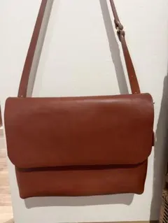 HERZ(ヘルツ) 半かぶせショルダーバッグ美品