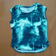 アディダスのトップス