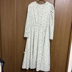 組曲　花柄ロングスリーブマキシワンピース　13〜15号相当（L）