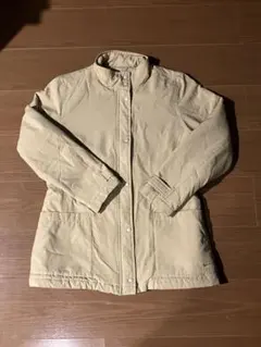 ベージュ ダウンジャケット