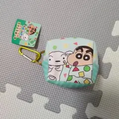 クレヨンしんちゃん　しんちゃん　シロ　カラビア付スクエアポーチ　ポーチ　新品