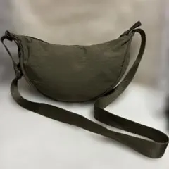 スタイリッシュ❗️ユニクロ ラウンドミニショルダーバッグ オリーブ