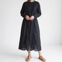 ル・メランジュ ロング丈 ピンタック ギャザー ワンピース ブラック［B114］のサムネイル