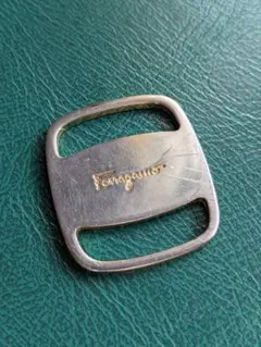 Salvatore Ferragamo 金具 用途不明