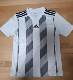 adidas サッカーTシャツ 160㎝