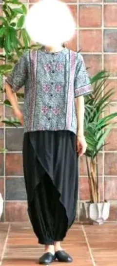MALAIKA　藍染プリントブラウス　店舗、オンライン販売中　定価7900円のサムネイル
