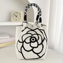 【ホワイト】モノトーンフラワー バッグ マグネットクロージャーのサムネイル