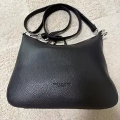 ショルダーバッグ　ブラック　合皮　高見え