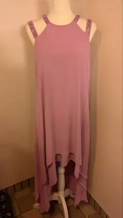 薄紫のアシンメトリックパーティードレス