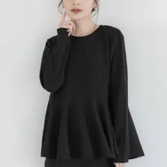 即購入OK‪‪❤︎完売品‪‪❤︎coca エンボス加工裾フレアトップス ブラック M