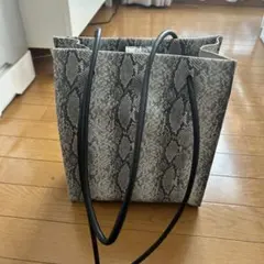 ヘビ柄ショルダーバッグ