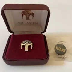 NU SKIN ピンバッジ 2種セット ケース付きのサムネイル
