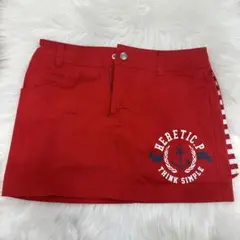 赤いカジュアルスカート ロゴプリント後ろに便利なポケット付き