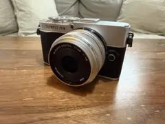 新品ボディ♫スマホに転送♡オリンパス E-P7 自撮WiFi自在 ボディ未使用品 E-P7ボディ シルバー ミラーレス一眼 E-P7 ボディ 1個 オリンパス