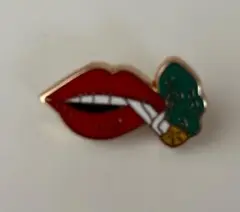 【激安価格】supreme pins smoking lips ピンバッジ 人気