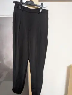 ユニクロ　パンツ　黒