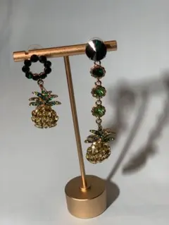 パイナップルデザインのイヤリング