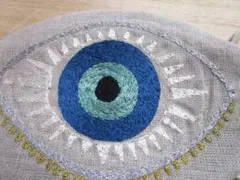 コーラル＆タスク「メガネと目の刺繍」ポーチ（リネン裏地・天ジッパー