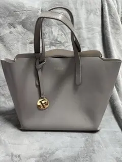 FURLA グレー トートバッグ メタルチャーム付き キャンバスバッグ 