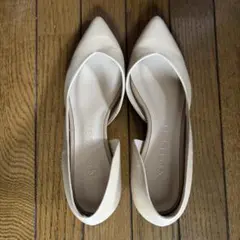 LE TALON ポインテッドトゥ ベージュパンプスのサムネイル