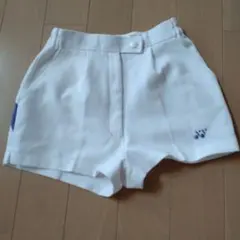 ホワイトショートパンツ 紫アクセント　バドミントン