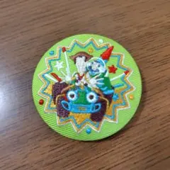 ディズニービスケット2　刺繍缶バッジ　トイストーリー　ウッディ バズ