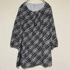 ★美品❣️幾何学 チェック柄 チュニック ブラウス 七分袖 Mサイズ グレー系