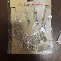 クリスタルビジュー ネックレス、ピアス
