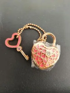 Swarovski ハート型チャーム ロックとキー