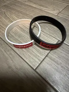 Supreme ロゴ入りブレスレット 2個セット19cmのサムネイル