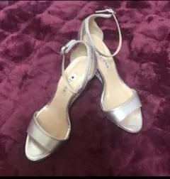 DIANAパーティサンダル