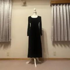 黒いロングワンピース スクエアネック