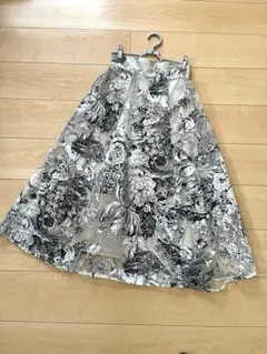 新品☆トッコクローゼットリュクス　花柄スカート　シアースカートのサムネイル