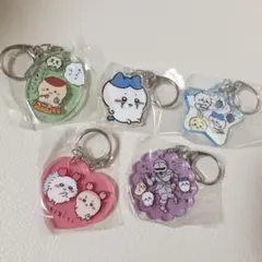 ちいかわ　アクリルキーホルダー６　ハチワレ　うさぎ　鎧　モモンガ　古本屋　カニ