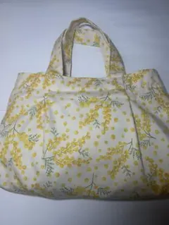 ⌘ ハンドメイド　ミモザ花柄トートバッグ　⌘ 生成り