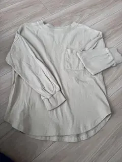 GU ベージュ ロンT ポケット付き　120cm