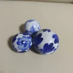 青白花柄陶器ボール3個セット（そのうち2玉目立たないスレキズあり）