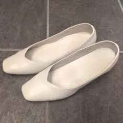 LE TALONスクエアVカット パンプス 24.5cm アイボリー ホワイト