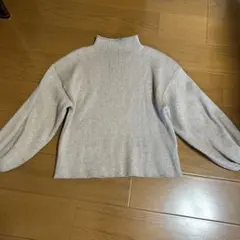 ベージュタートルネック バルーンスリーブセーター