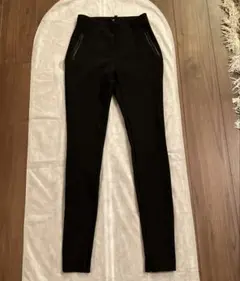Juicy Couture ブラック パンツ