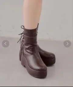 CHICO ショート丈厚底バックレースアップブーツ ブラウン Mサイズのサムネイル